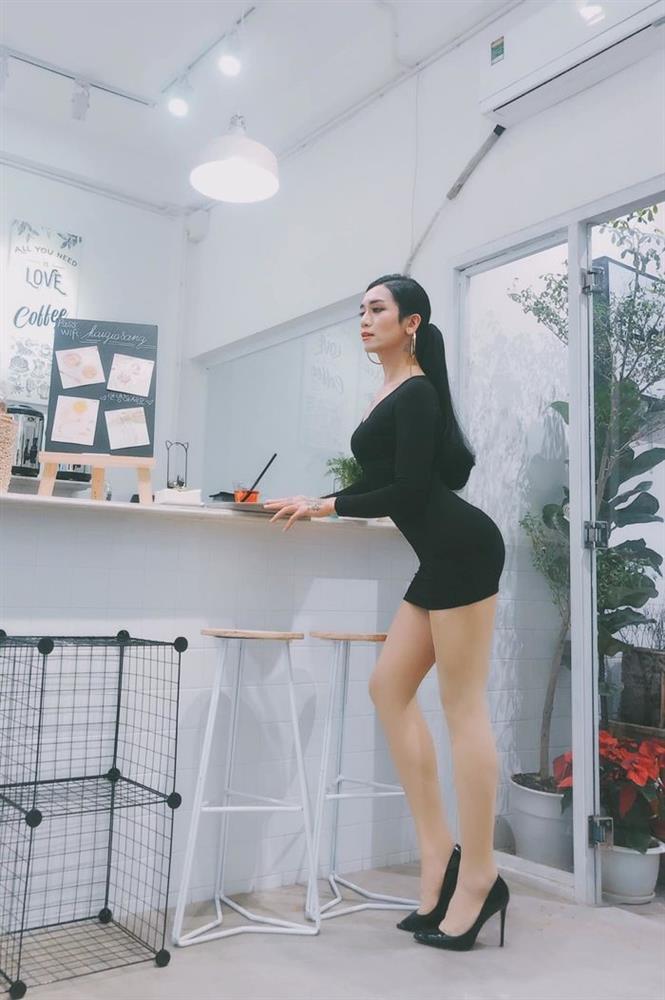 Nào chỉ mặc váy, Nam Trung đi giày 10cm catwalk nhoay nhoáy-12