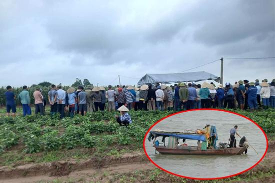 Cô giáo ôm 2 con nhảy sông: Ám ảnh bé 9 tháng dính chặt lưng mẹ