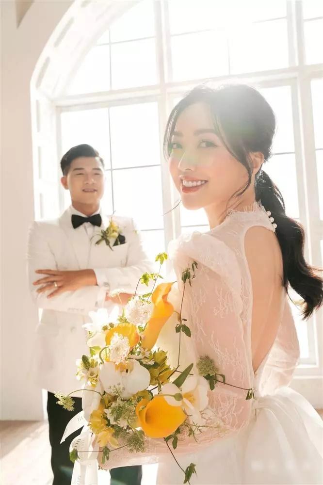 Close to 2 wedding dresses costing nearly 1 billion of Ha Duc Chinh's wife-8