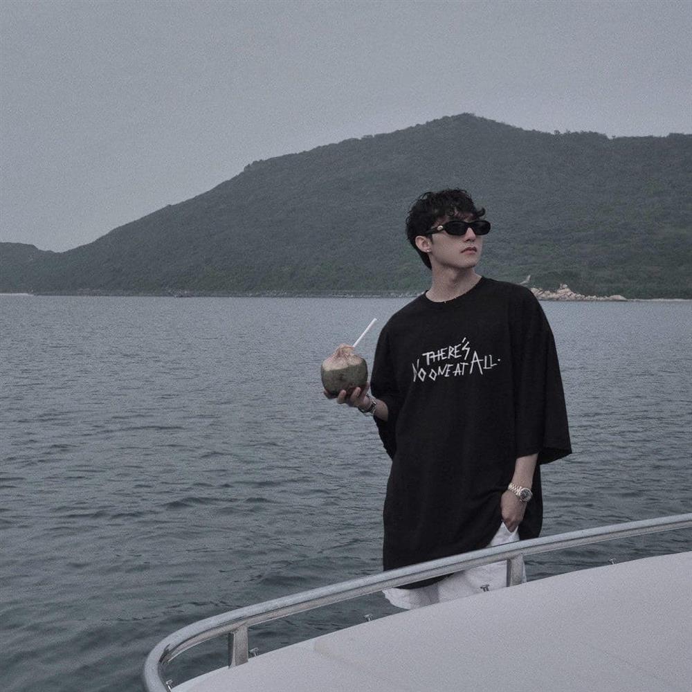 Lệ Quyên thả rông vòng 1 trễ nải - Lương Thu Trang nay sexy lạ hoắc-7