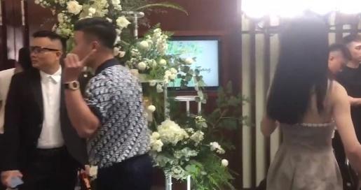 Tóm gọn Quang Hải tình tứ với bồ tại đám cưới Đức Chinh-4