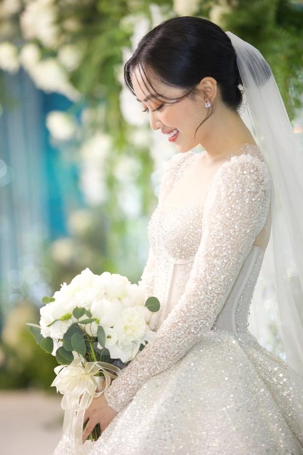 Khoảnh khắc đẹp nức lòng trong đám cưới Hà Đức Chinh - Mai Hà Trang-7