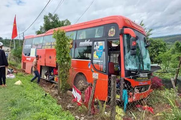 Arrest the bus driver who crossed the lane, causing an accident that killed 2 people