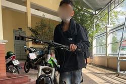 Bé trai 13 tuổi đạp xe 200km thăm bạn gái: Đi đòi 160.000 đồng