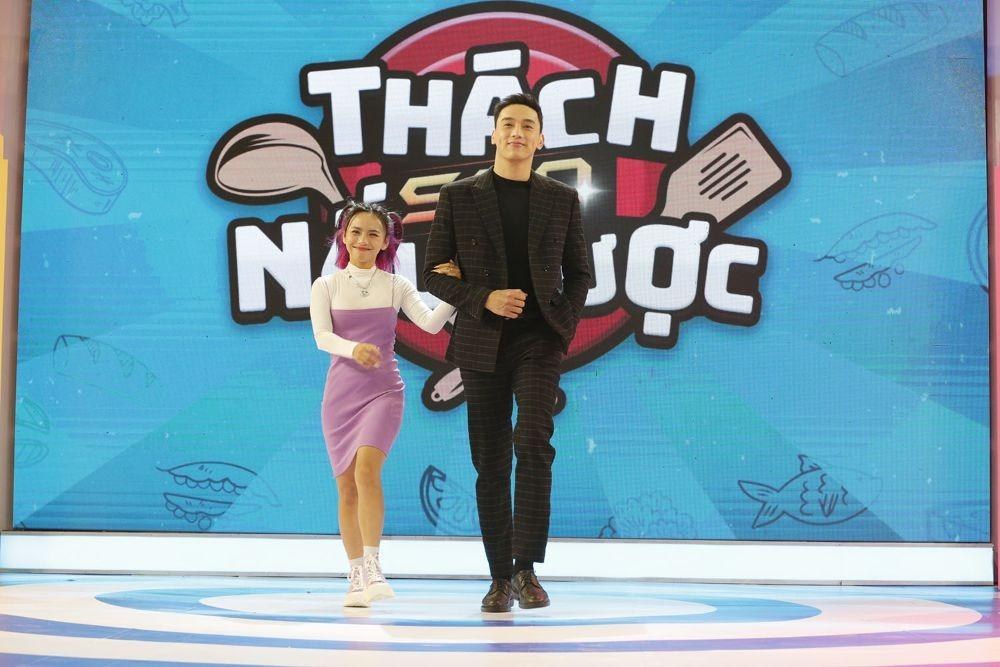 Nữ diễn viên Vbiz đứng vẫn không cao bằng Kỳ Duyên ngồi-8