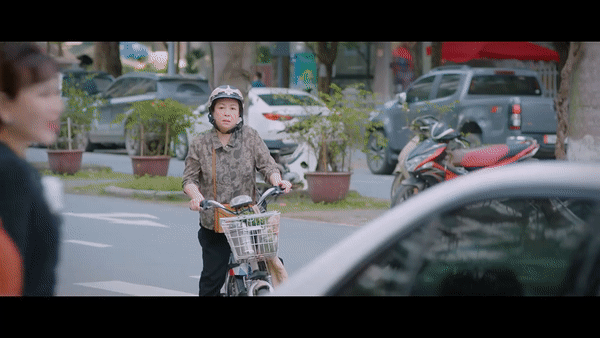 Thương Ngày Nắng Về 2 tập 18, bà Nga đau lòng khi Trang vui vẻ bên mẹ ruột-1