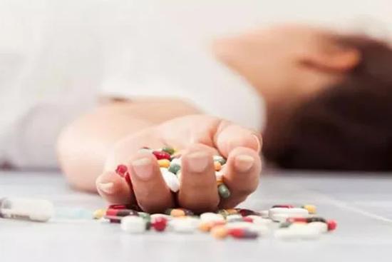 Nam sinh 14 tuổi uống 40 viên thuốc Paracetamol tự tử vì... buồn