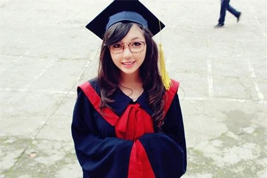 'Thánh nháp' sau 10 năm nổi tiếng: Học thạc sĩ Mỹ, YouTube 300k follow