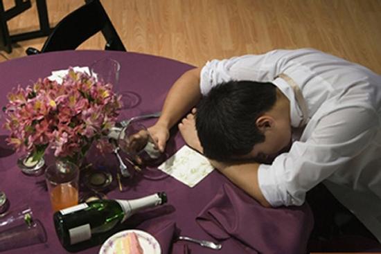 Chồng nát rượu bỏ bê gia đình, vợ xử lý khiến chồng nể phục