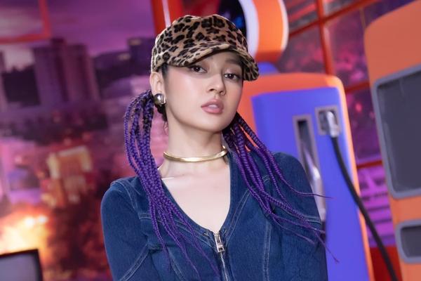 Bảo Anh ngồi vào lòng Trọng Hiếu, ô kìa bàn tay hư hỏng của đằng trai-7