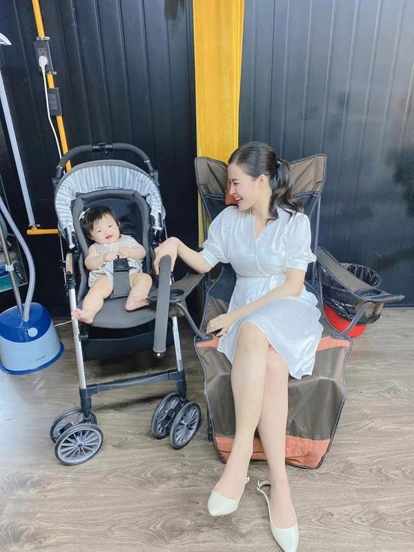 Hộ tống mẹ đi làm, Bo, Winnie đến Lisa - Leon đều ẵm spotlight-2