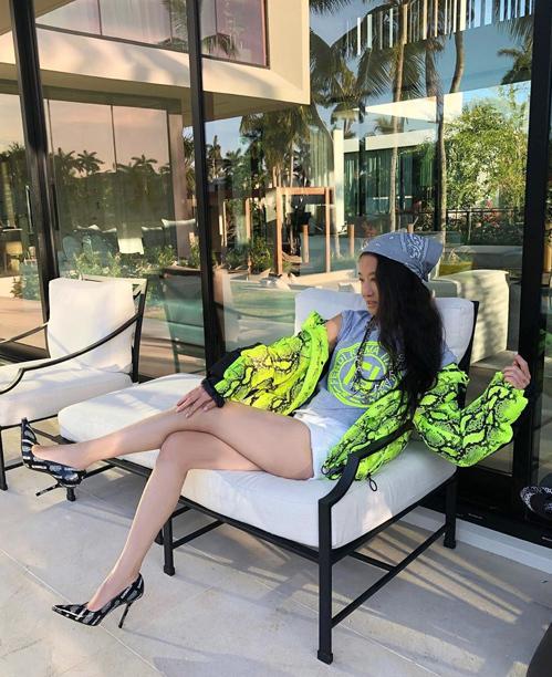 Vera Wang gây sốc với gương mặt nhàu nhĩ, body xập xệ tuổi 73-5