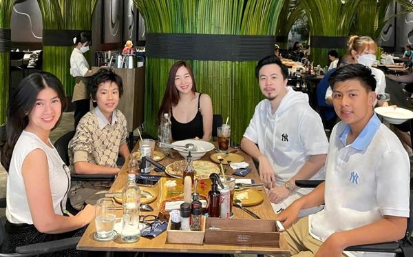 Con trai Kim Thư 15 tuổi cao gần 1m90-2