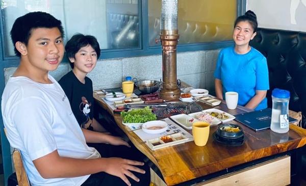 Con trai Kim Thư 15 tuổi cao gần 1m90-5