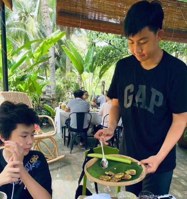 Con trai Kim Thư 15 tuổi cao gần 1m90-6