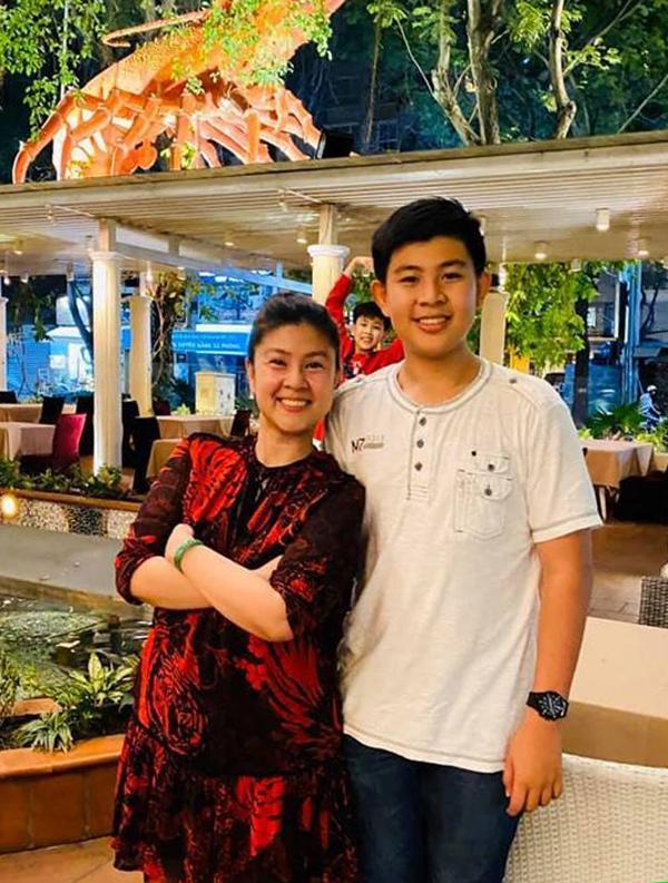 Con trai Kim Thư 15 tuổi cao gần 1m90-10