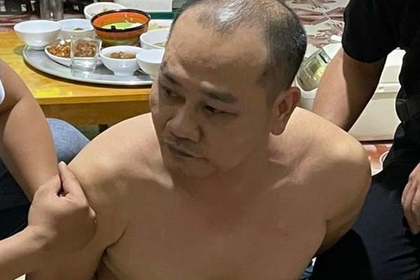 Clip: Khoảnh khắc tên cướp bịt kín mặt, xông vào cướp ngân hàng ở Hải Phòng-2