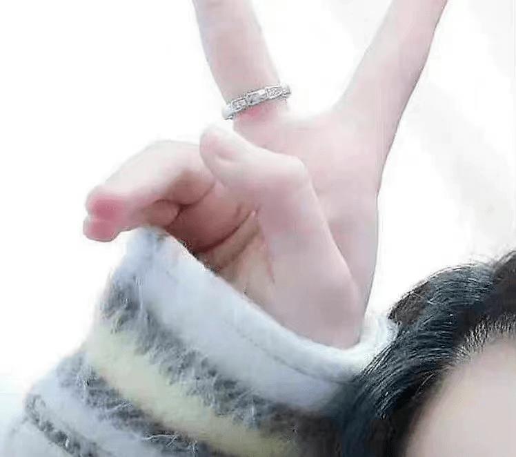 Dương Dương - Triệu Lộ Tư đeo nhẫn đôi, khó chối hẹn hò?-5