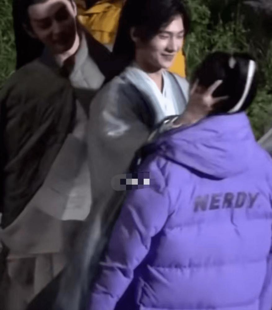 Dương Dương - Triệu Lộ Tư đeo nhẫn đôi, khó chối hẹn hò?-3