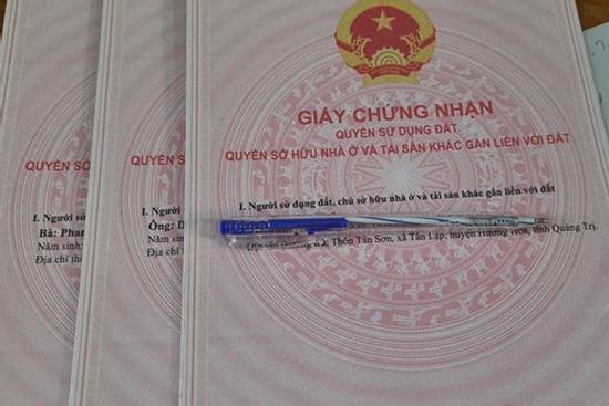 Cô gái 24 tuổi bị bắt khi đang bán đất của... người khác!