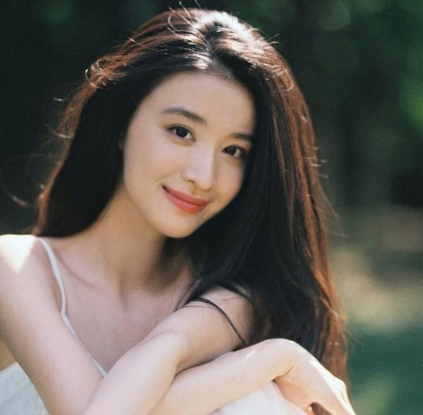 Bạn gái mới của Dương Dương: Đẹp ăn đứt Triệu Lộ Tư, tỏa sáng bất chấp cam thường-6