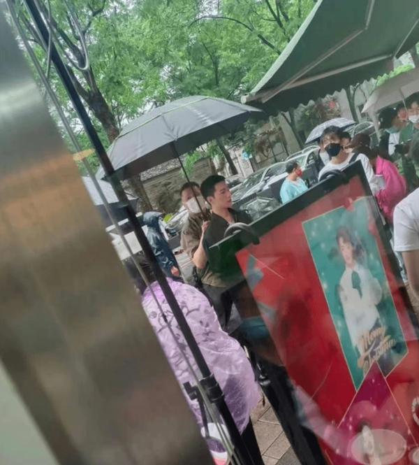 Bạn gái mới của Dương Dương: Đẹp ăn đứt Triệu Lộ Tư, tỏa sáng bất chấp cam thường-8