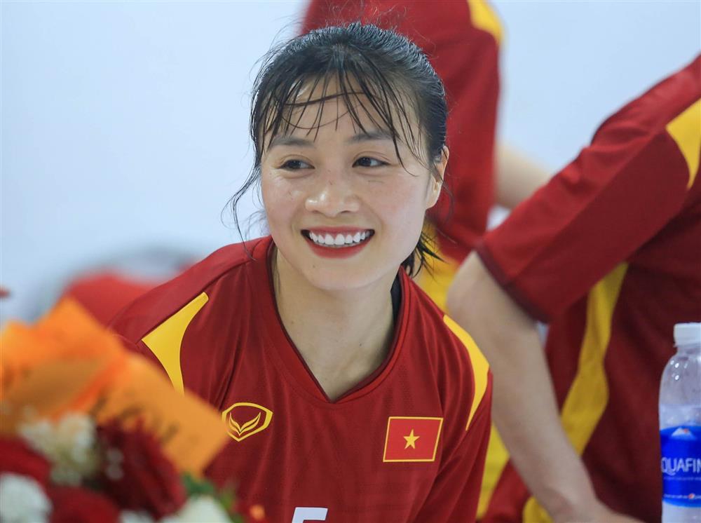 Khoảnh khắc xúc động phía sau tinh thần thi đấu của tuyển nữ Việt Nam-10