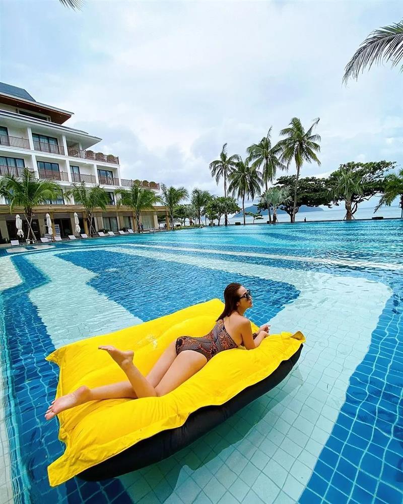 Huyền Lizzie - Vân Trang Thương Ngày Nắng Về sexy hết nấc với bikini-7