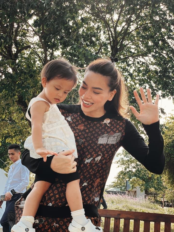 Hồ Ngọc Hà bị tung ảnh dìm hàng nhưng nhan sắc vẫn cân dàn-8