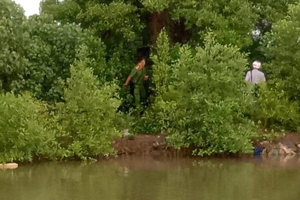 Phát hiện thi thể người đàn ông chết khô treo cổ trên cây-1