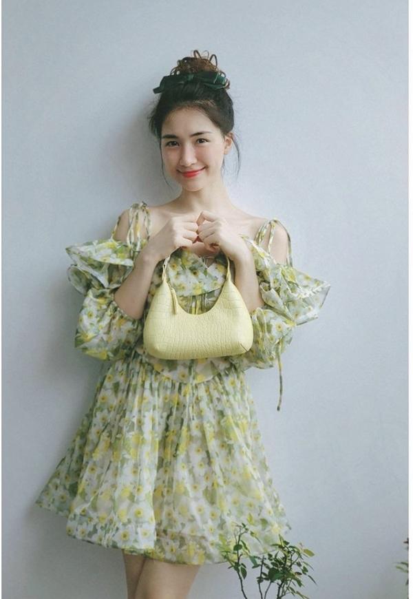 Mẹ bỉm Hoà Minzy mách nước mix đồ gợi cảm xinh như công chúa-3