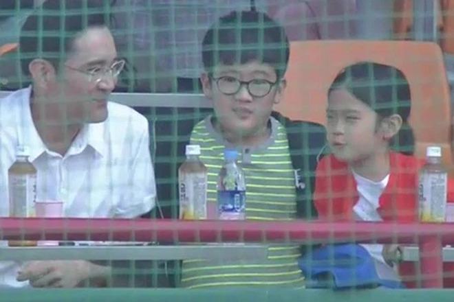 Tiểu thư nhà Samsung nhiều lần gây tranh cãi về style giản dị tới khó tin-1