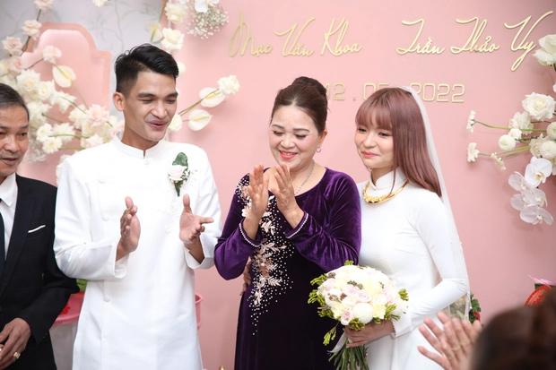 Cận số tiền mặt cực khủng Mạc Văn Khoa mang đi hỏi vợ-5