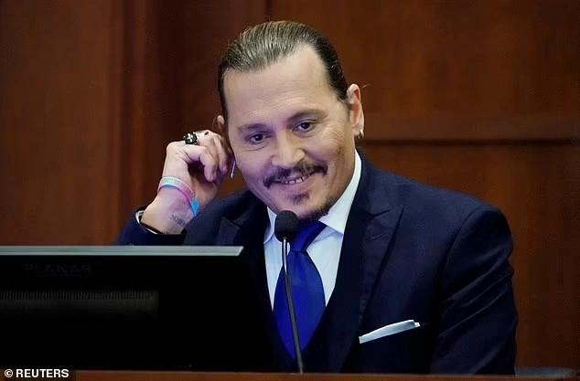 Hành động cười đùa ở tòa gây bất lợi cho Johnny Depp-1