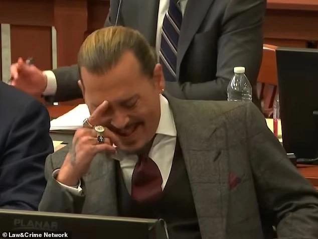 Hành động cười đùa ở tòa gây bất lợi cho Johnny Depp-2
