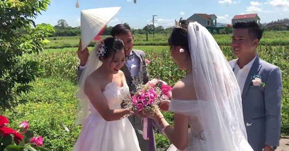 Cute and inspiring wedding flower exchange between the two grooms-3
