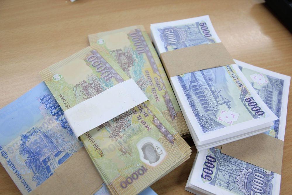 Màn đổi hoa cưới giữa đường dễ thương, đầy cảm hứng của 2 chú rể-5