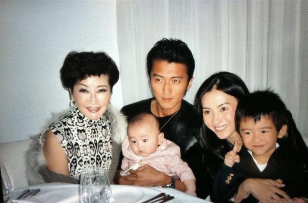 Trương Bá Chi mừng sinh nhật con, Tạ Đình Phong không 1 lời-5