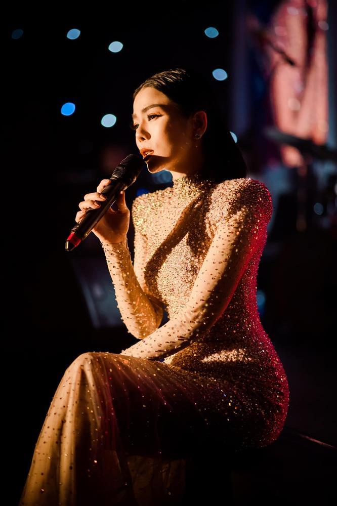 Le Quyen: Everyone tells me that it's better to sing live than to listen to CD-2