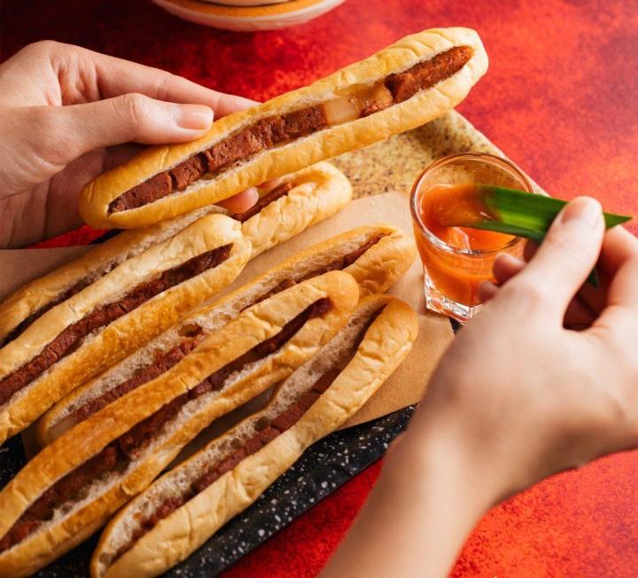 Bánh mì que, món ăn bình dân quá đỗi tự hào của người dân đất Cảng-1