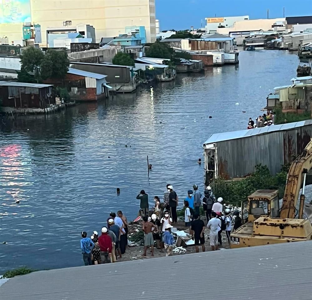 Bé trai 4 tuổi nhảy sông cứu em 2 tuổi: Em tử vong, anh được cứu kịp thời-1