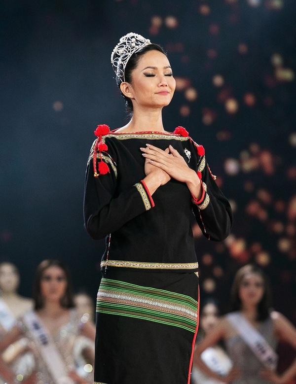 H’Hen Niê tiết lộ con gái Ê-đê bỏ chồng sướng, hồi môn đền gấp đôi-7