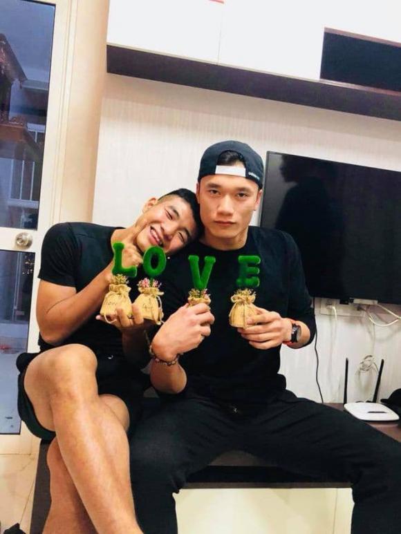 Ex-boyfriend Duc Chinh gets married, goalkeeper Bui Tien Dung has a khaki stretch-4
