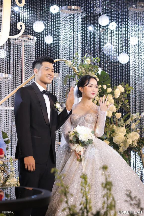 Ex-boyfriend Duc Chinh gets married, goalkeeper Bui Tien Dung has coffee stretch-2
