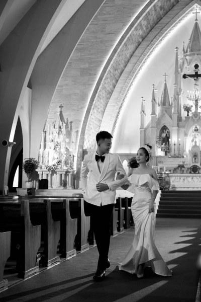 Nam diễn viên cũng cho biết, mặc dù không làm trong ngành nghệ thuật nhưng Huyền My luôn ủng hộ và hỗ trợ sự nghiệp của anh. Chính Huyền My là người đã góp ý, chia sẻ và có cách nhìn mới mẻ nhất, để Anh Tú tự tin đưa ra phương án tốt nhất cho bản thân và công việc.