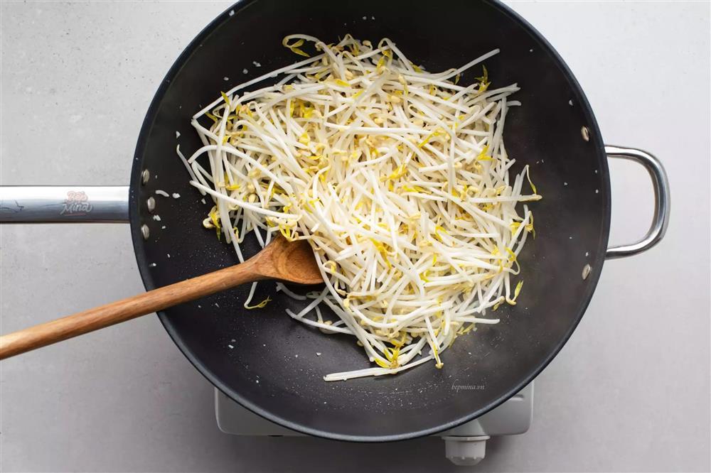 Muốn xào giá đỗ giòn ngon, không thâm đen chỉ cần thêm 1 bước-3