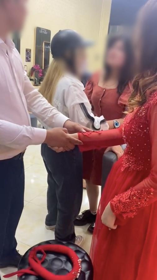 Phát hiện người yêu cưới vợ trong bí mật, cô gái hỏi câu chết lặng-3