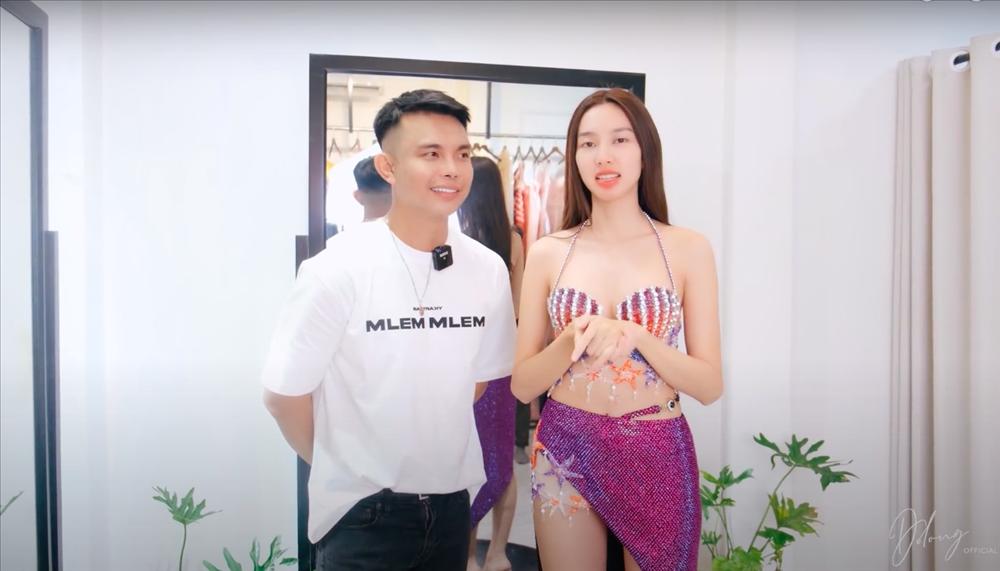 Thùy Tiên - Ngọc Trinh cùng hở bạo, cam thường ai nuột hơn?-6