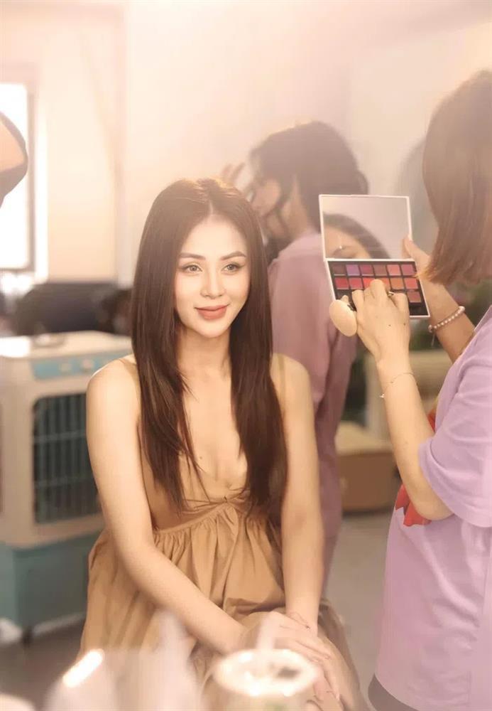 Lệ Quyên thả rông vòng 1 trễ nải - Lương Thu Trang nay sexy lạ hoắc-2