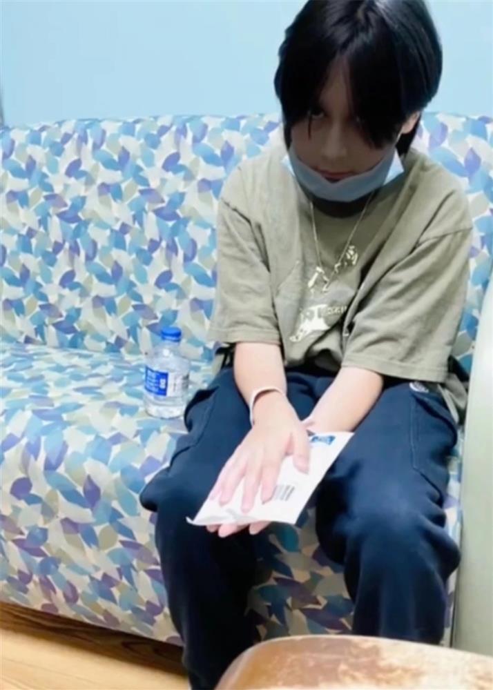 Học sinh ở Mỹ bỏng tay vì bị phạt bò giữa trời nắng 38 độ C-2